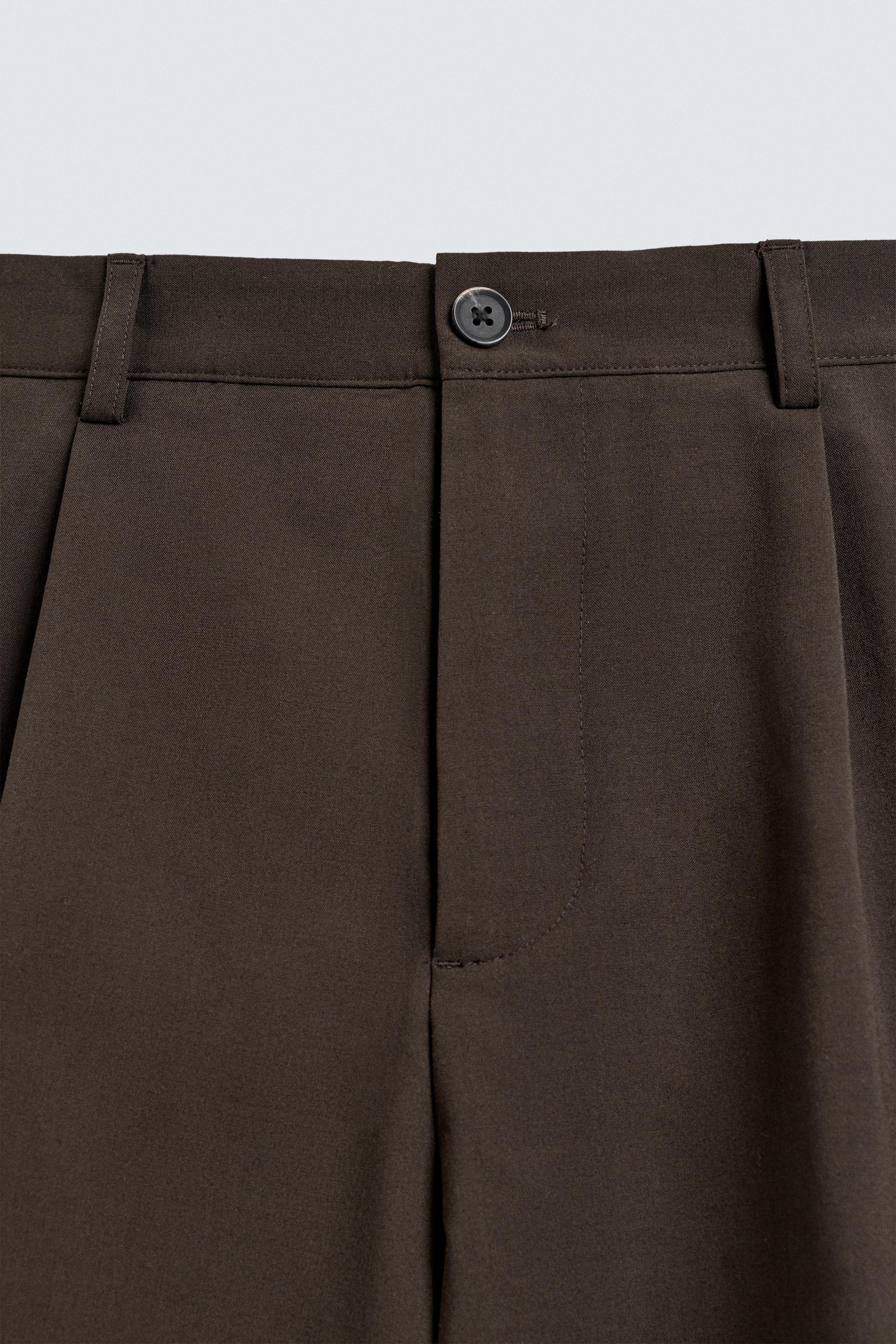 RELAXED FIT PLEATED SHORTS